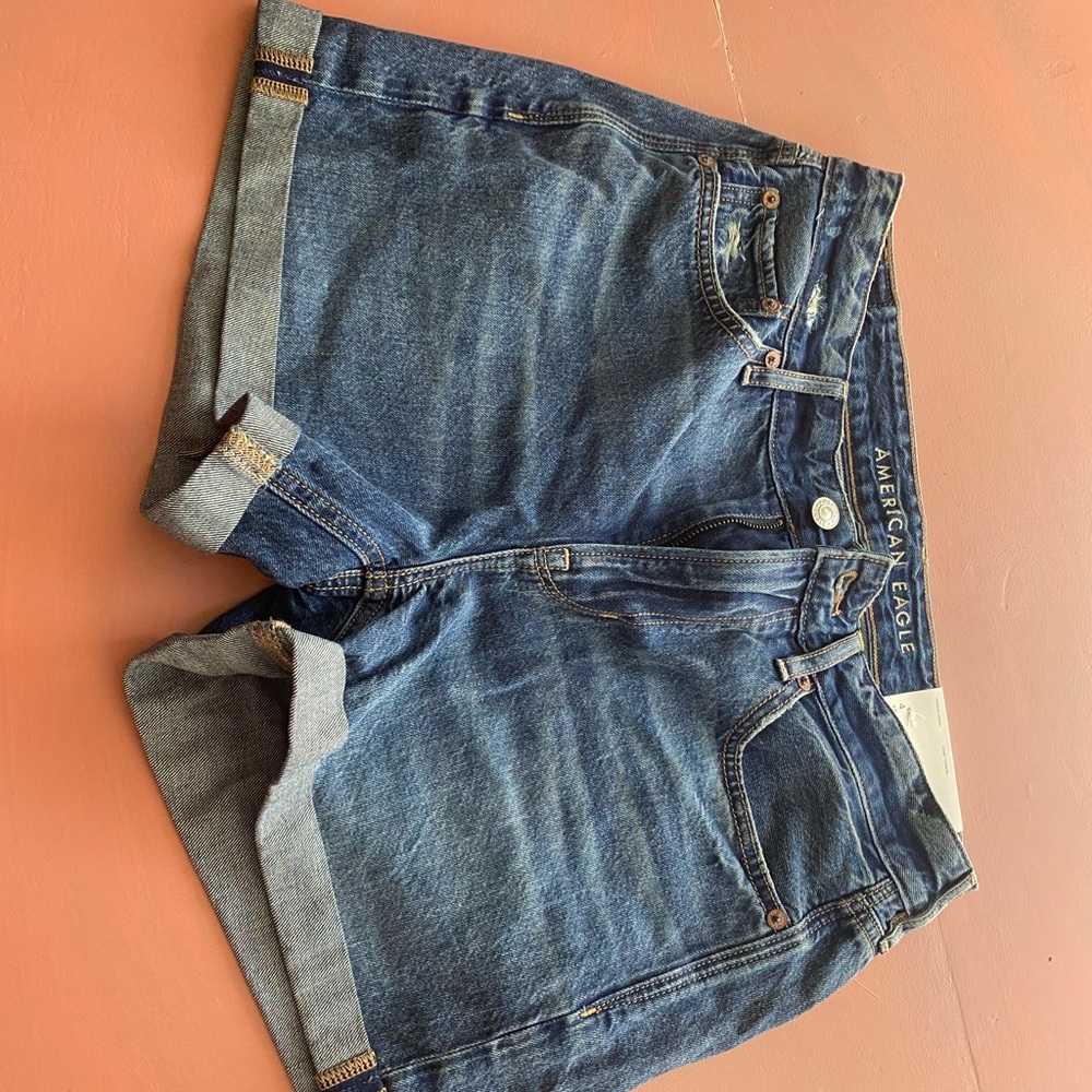 Size 4 American Eagle Tomgirl shorts